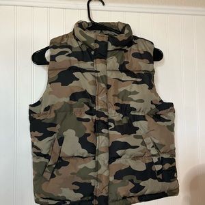 CAMO PUFFER VEST, CAMO VEST, PUFFER VEST, SIZE 8/10